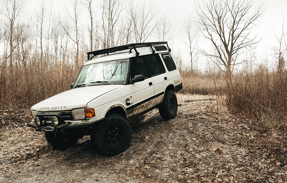 r28-repowered-1999-land-rover-discovery-1-muddy-track.jpg