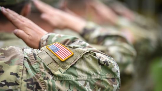 USA soldiers salute