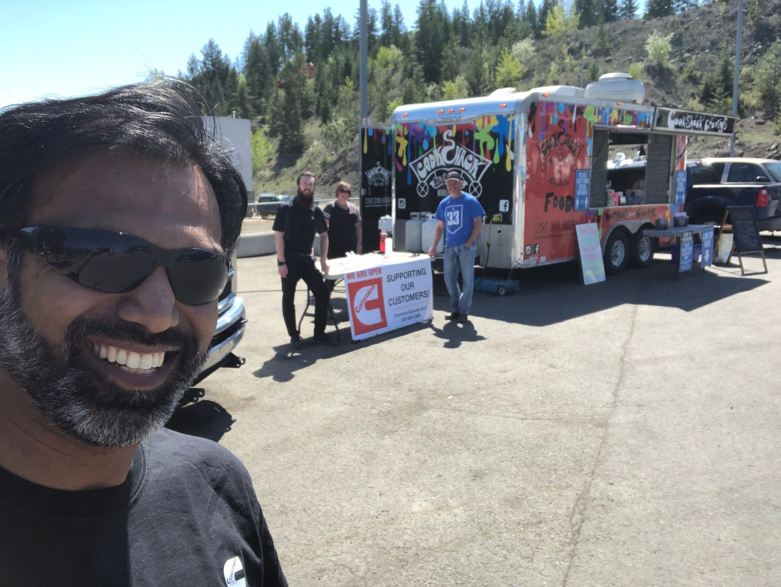 employees helping feed truckers