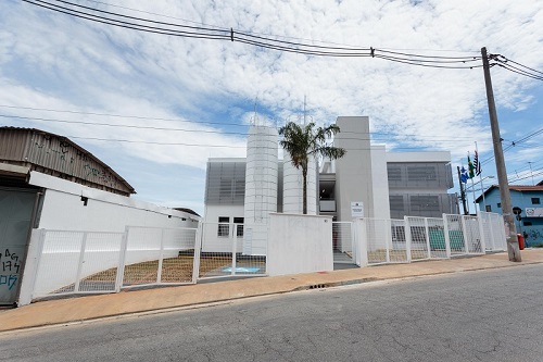 The exterior of the renovated and expanded Victor Civita school.