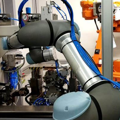 Cummins Industry 4.0 cobots