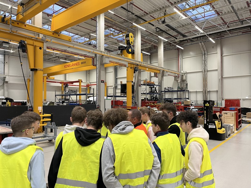 Students at the Master Rebuild Center on a STEM trip
