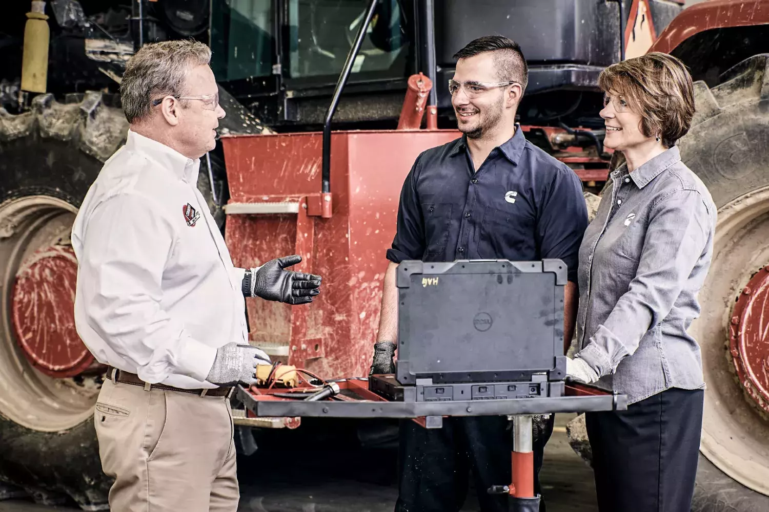 Cummins worker showing off analytic tools to customers