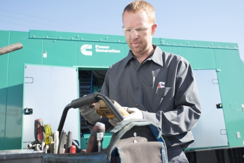 technician helping customer