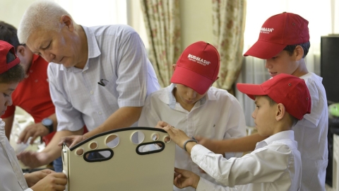 volunteer working at children home