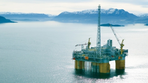 oil rig platform on ocean