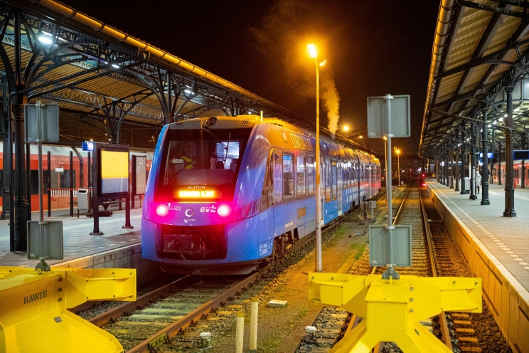 Cummins' technology is helping to power the world's first hydrogen powered passenger train. (Photo copyright Alstom/Reme Frampe))