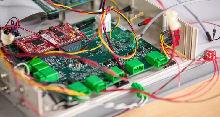 Spot the difference: Lithium ion versus lead acid battery electric technology