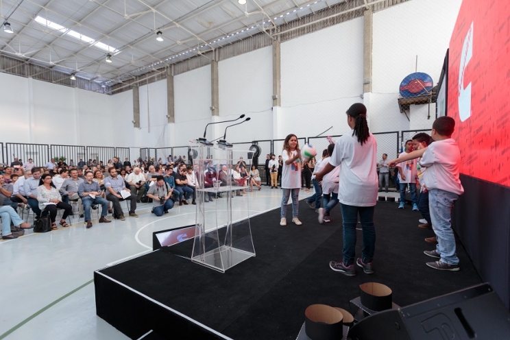 Students help celebrate the renovation and expansion of the Victor Civita school in Guarulhos, Brazil, along with a host of neighborhood residents, government officials and Cummins employees.