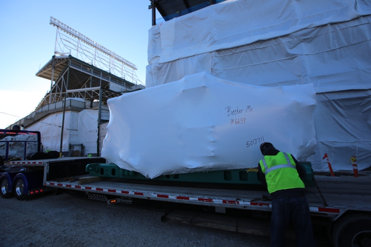 Cummins’ QSK95 generator arrives at Wrigley Field in Chicago, Illinois in 2016.