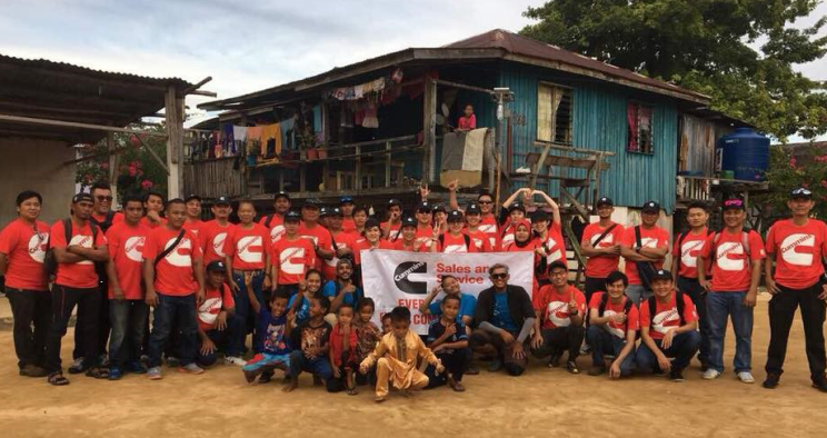 Cummins employees in Malaysia celebrate bringing solar lighting to a village without electricity.