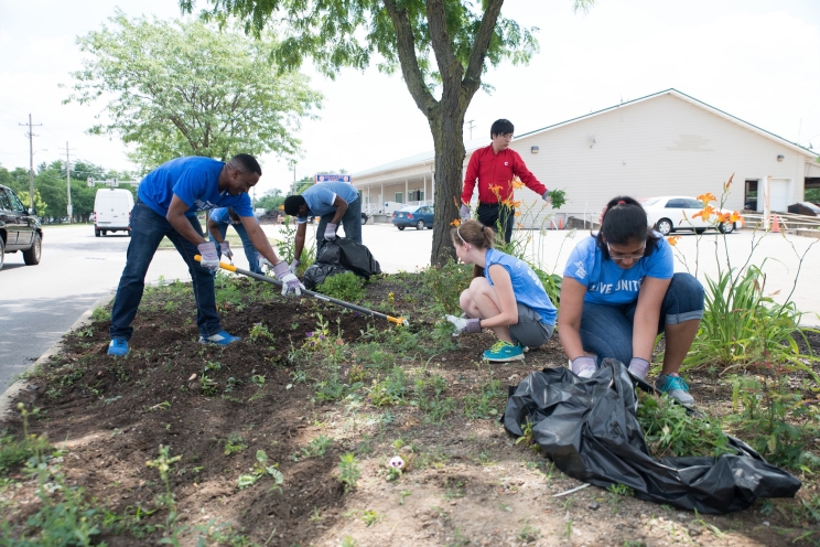 Cummins employees work on a cleanup day sponsored by the United Way.