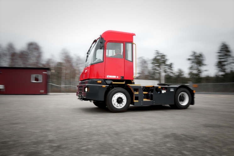 Kalmar T2 Terminal Tractor