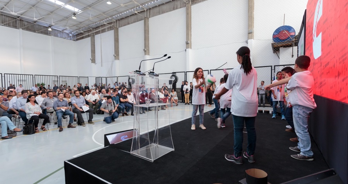 Students help celebrate the renovation and expansion of the Victor Civita school in Guarulhos, Brazil, along with a host of neighborhood residents, government officials and Cummins employees.