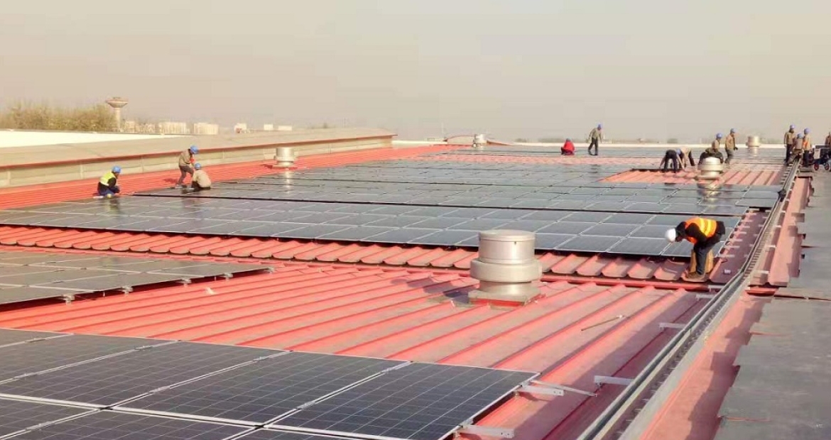 Crews started installing a new solar array atop the Beijing Foton Cummins Engine Company in China last month.