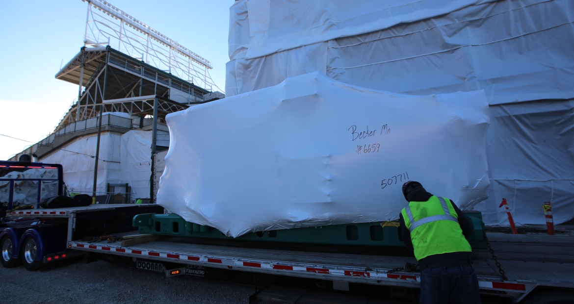Cummins’ QSK95 generator arrives at Wrigley Field in Chicago, Illinois in 2016. Cummins’ QSK95 generator arrives at Wrigley Field in Chicago, Illinois in 2016.