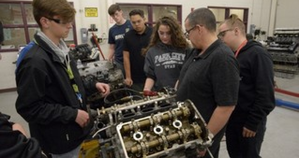 Area 31 students get familiar with engines