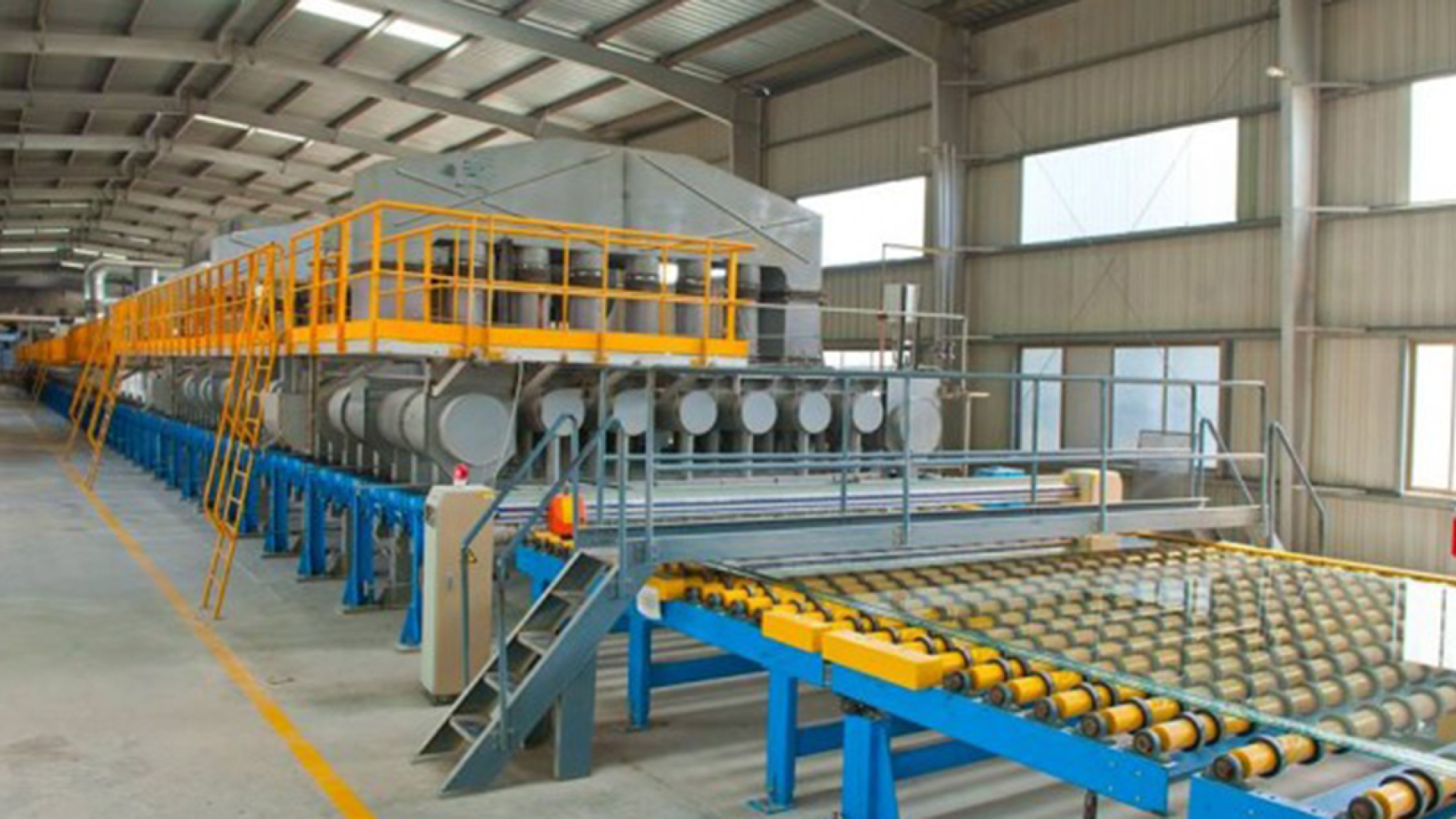 Two major Pakistani glass suppliers are adding capacity to their float glass lines. Float glass is widely used in construction and consumer products as windows, doors, furniture and mirrors. Two major Pakistani glass suppliers are adding capacity to their float glass lines. Float glass is widely used in construction and consumer products as windows, doors, furniture and mirrors.