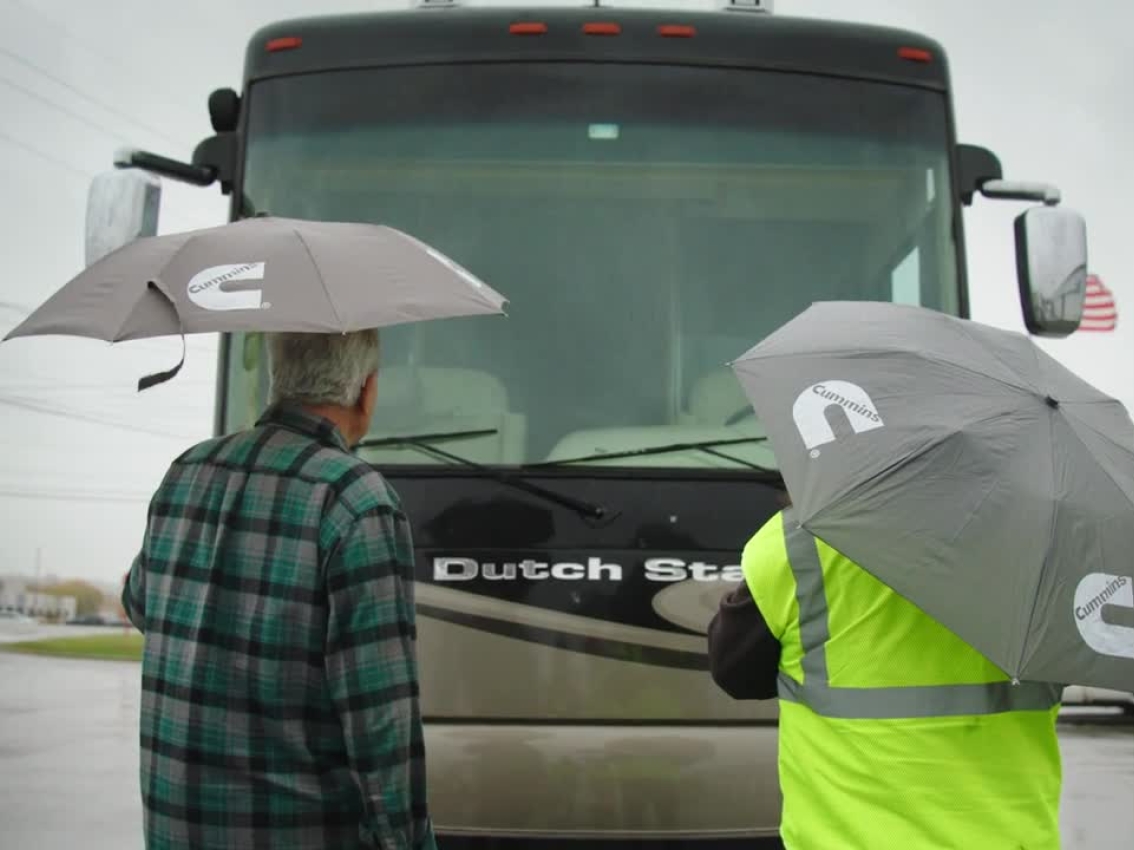 Cummins tech helping out an RV on the side of a road