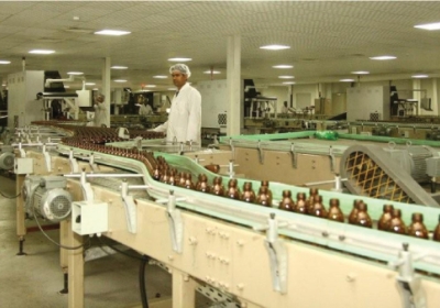 A 5 MW Cummins backup power system allows production to be Always On, such as this glass container line at Ghani Glass Limited.