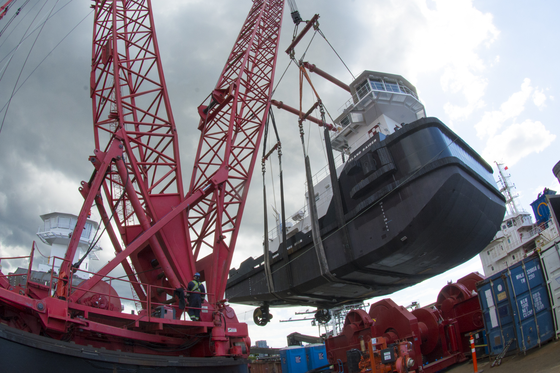 tug being lowered